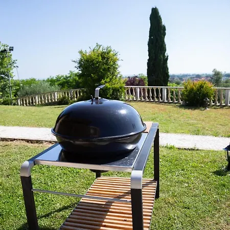 Villa Rolls - Porzione di Villa con piscina,giardino e parcheggi-3