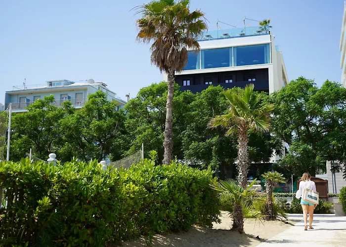 Hotel Con Piscina Lungomare