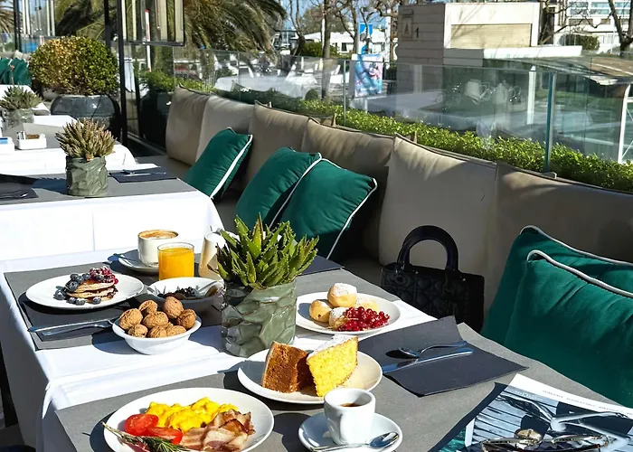 Hotel Con Piscina Lungomare
